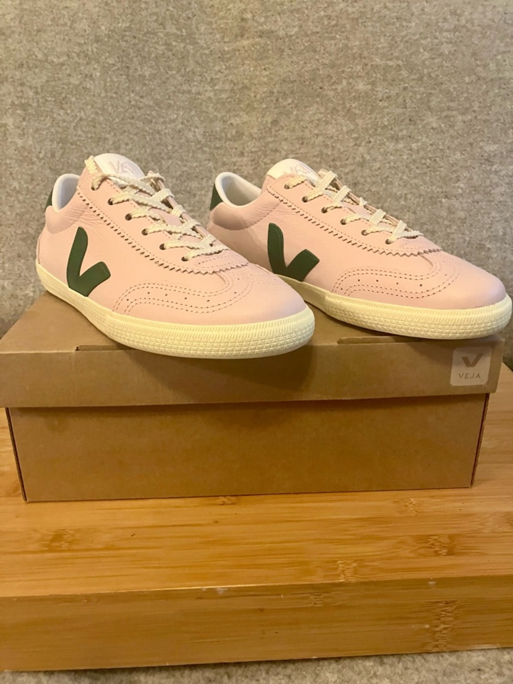 NWT - Veja Volley Leather Sneaker -Pink & Green (sz 6 / 37) - Picture 2 of 16